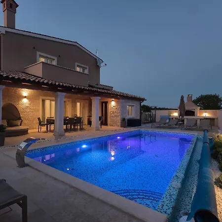 Mit Privatpool Fuer 8 Personen Ca 175 Qm In Liznjan, Istrien Suedkueste Von Istrien Liznjan