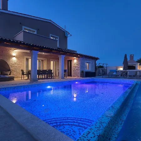 Mit Privatpool Fuer 8 Personen Ca 175 Qm In Liznjan, Istrien Suedkueste Von Istrien Liznjan
