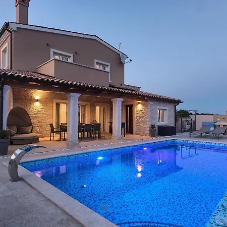 Holiday home Mit Privatpool Fuer 8 Personen Ca 175 Qm In Liznjan, Istrien Suedkueste Von Istrien