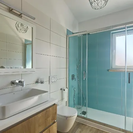 Mit Privatpool Fuer 8 Personen Ca 175 Qm In Liznjan, Istrien Suedkueste Von Istrien