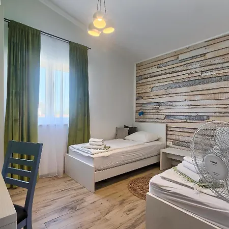 Mit Privatpool Fuer 8 Personen Ca 175 Qm In Liznjan, Istrien Suedkueste Von Istrien *