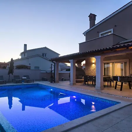 Mit Privatpool Fuer 8 Personen Ca 175 Qm In Liznjan, Istrien Suedkueste Von Istrien 別荘 *