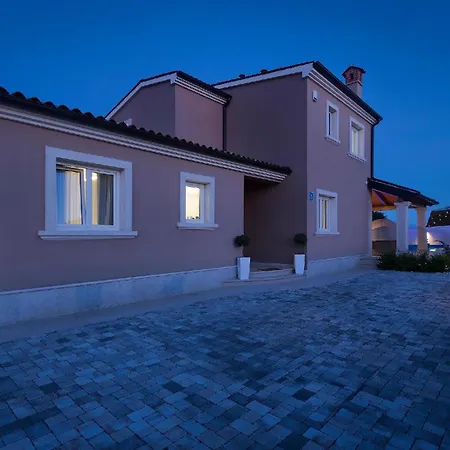 Mit Privatpool Fuer 8 Personen Ca 175 Qm In Liznjan, Istrien Suedkueste Von Istrien Ližnjan